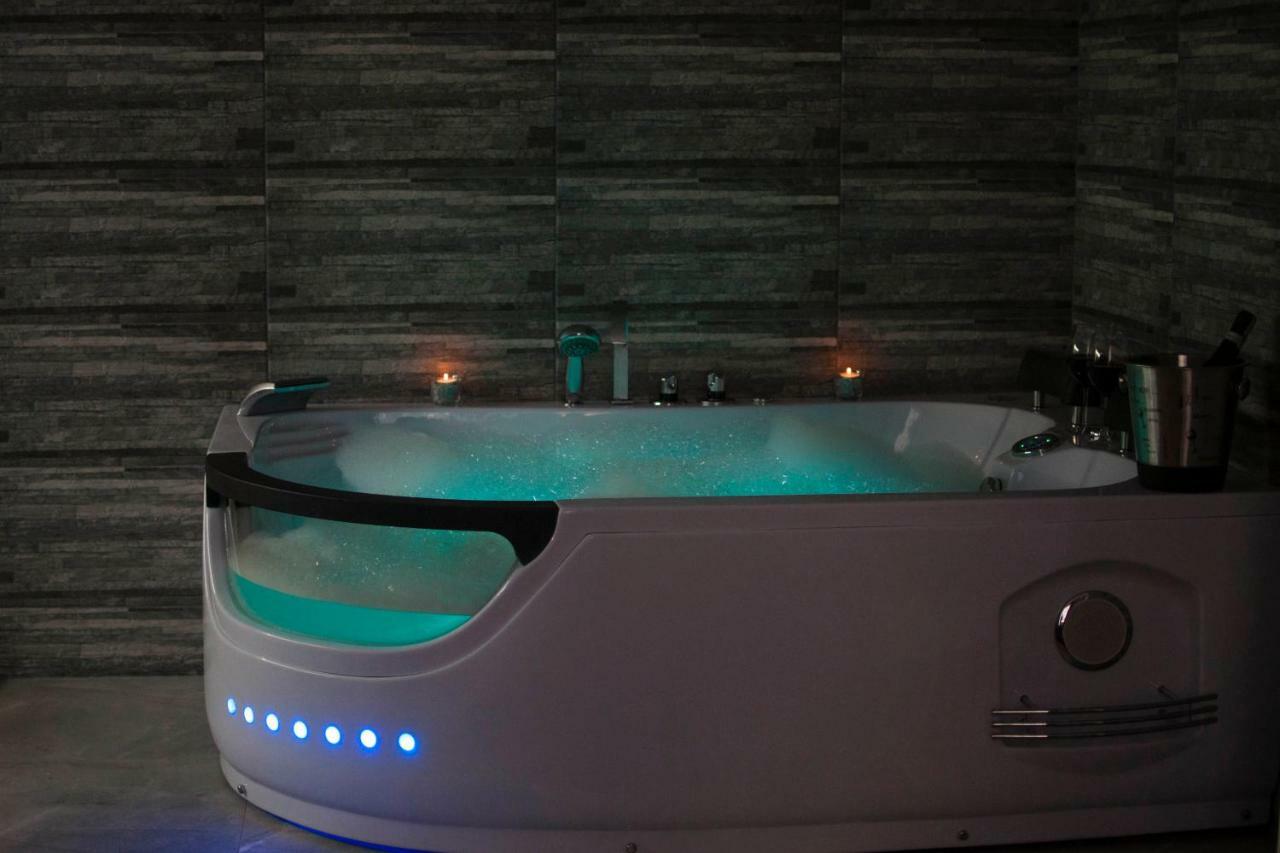 Cracow Jacuzzi Apartments - Silver Room Краков Экстерьер фото