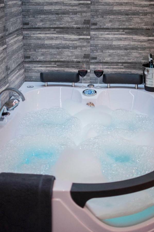 Cracow Jacuzzi Apartments - Silver Room Краков Экстерьер фото