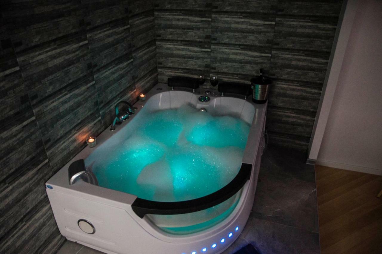 Cracow Jacuzzi Apartments - Silver Room Краков Экстерьер фото