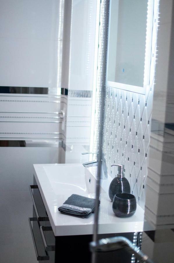 Cracow Jacuzzi Apartments - Silver Room Краков Экстерьер фото