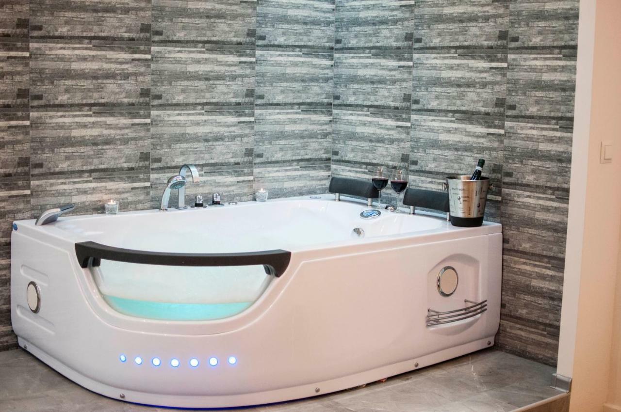 Cracow Jacuzzi Apartments - Silver Room Краков Экстерьер фото